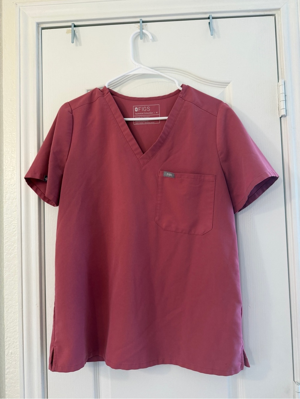 FIGS Women's quartz pink (breast cancer) scrubs